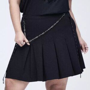 TORRID DEEP BLACK NIGHTFALL PLEATED METAL DETAIL MINI SKIRT 16
